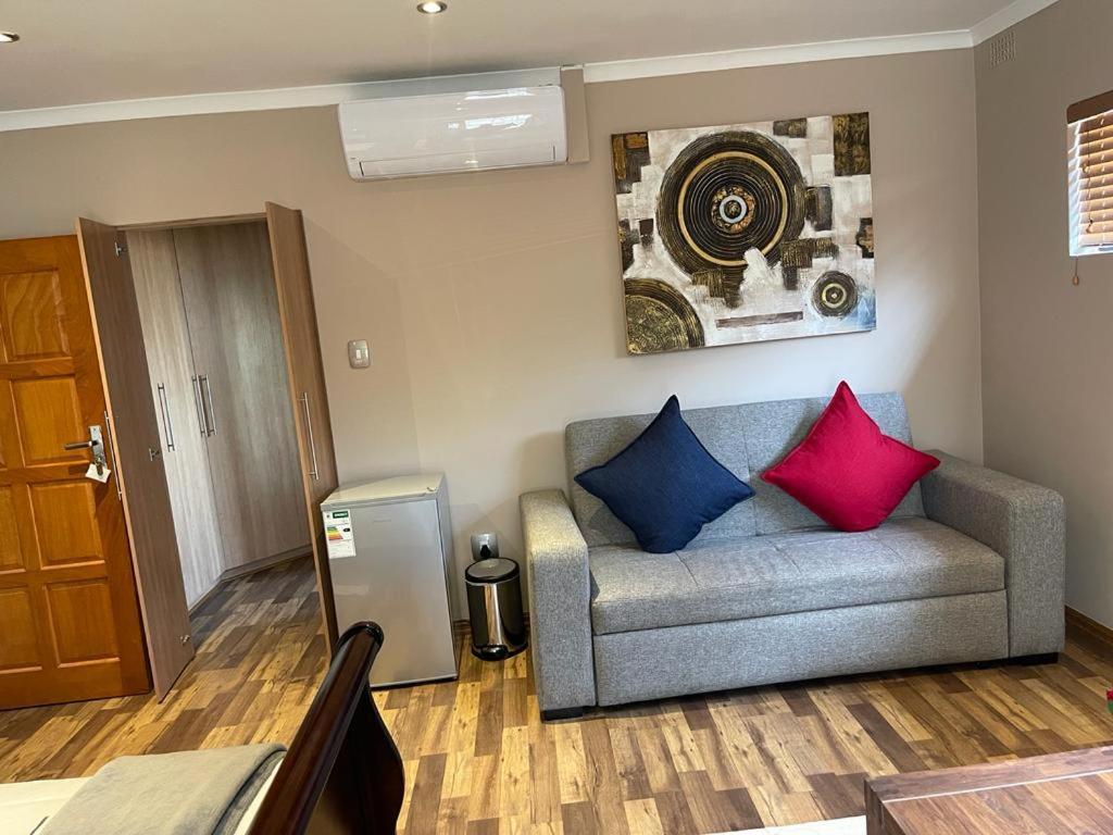 Thokomala Guest House Germiston Exterior photo