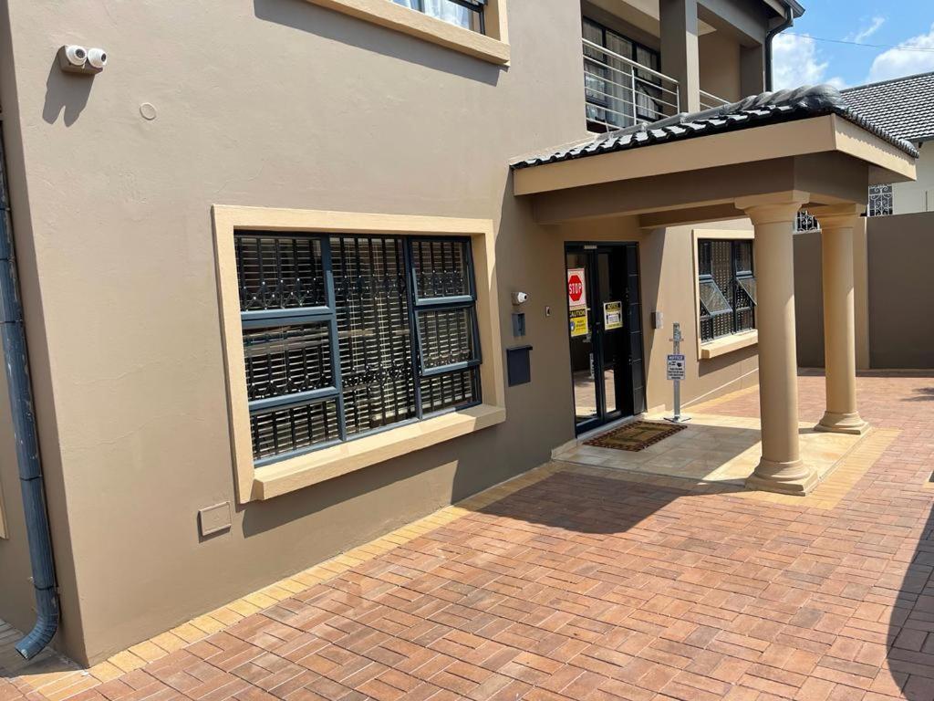 Thokomala Guest House Germiston Exterior photo